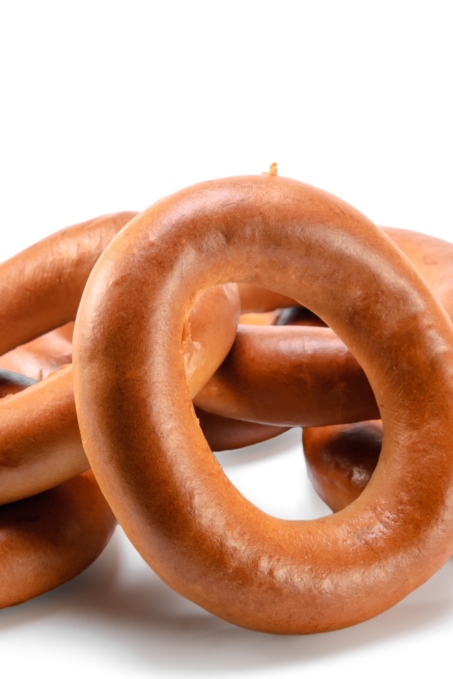 Круглые бублики на белом фоне