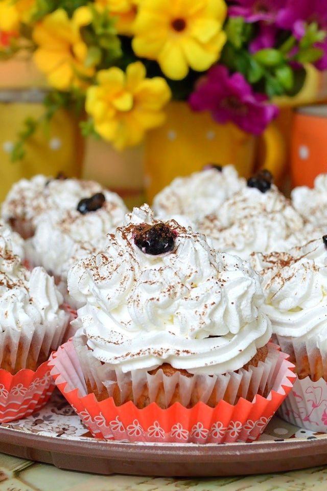 Сладкие маффины с воздушным кремом