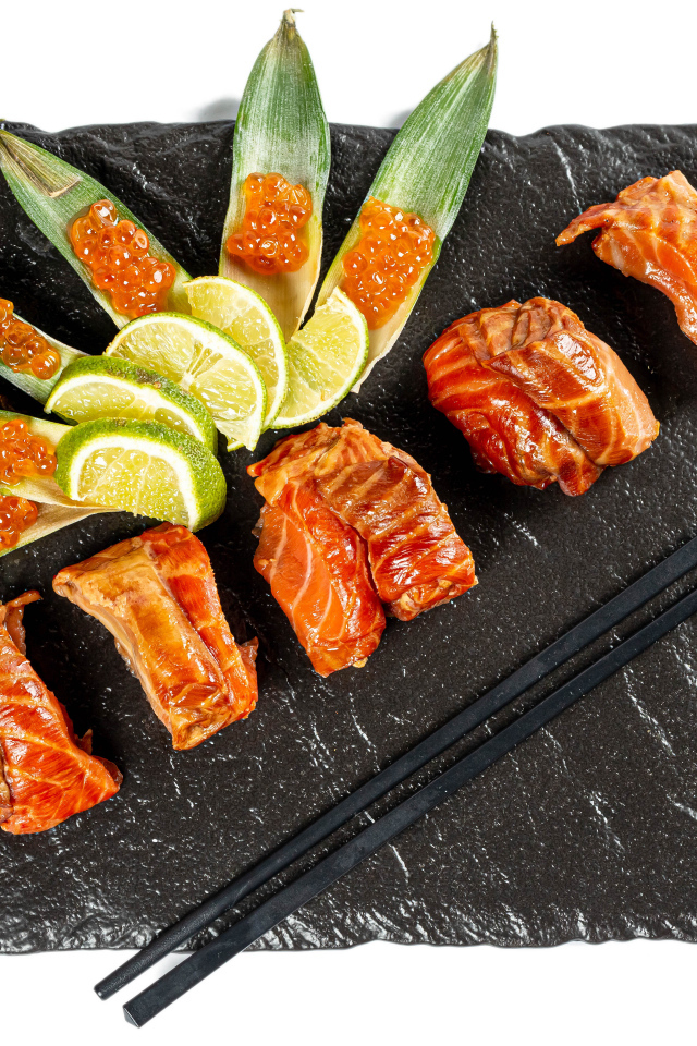 Рыба с лаймом и палочками