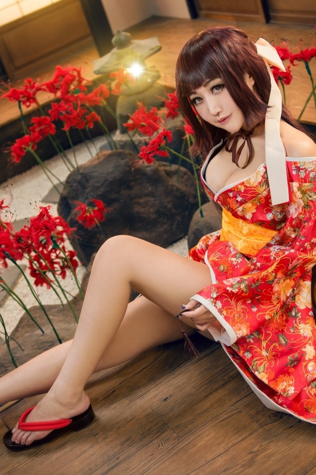 Девушка азиатка в красивом платье