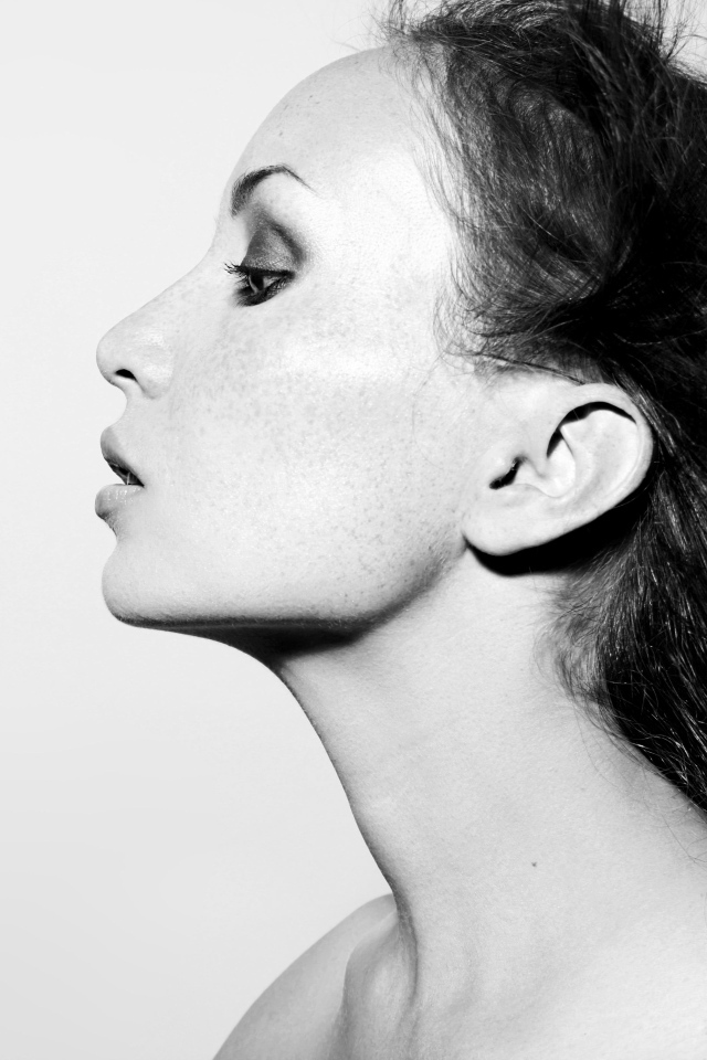 Лицо девушки вид сбоку