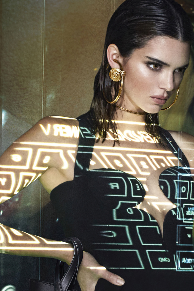 Американская модель Кендалл Дженнер позирует для фото