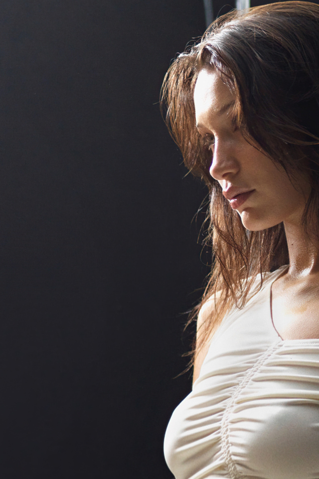 Длинноволосая модель Белла Хадид