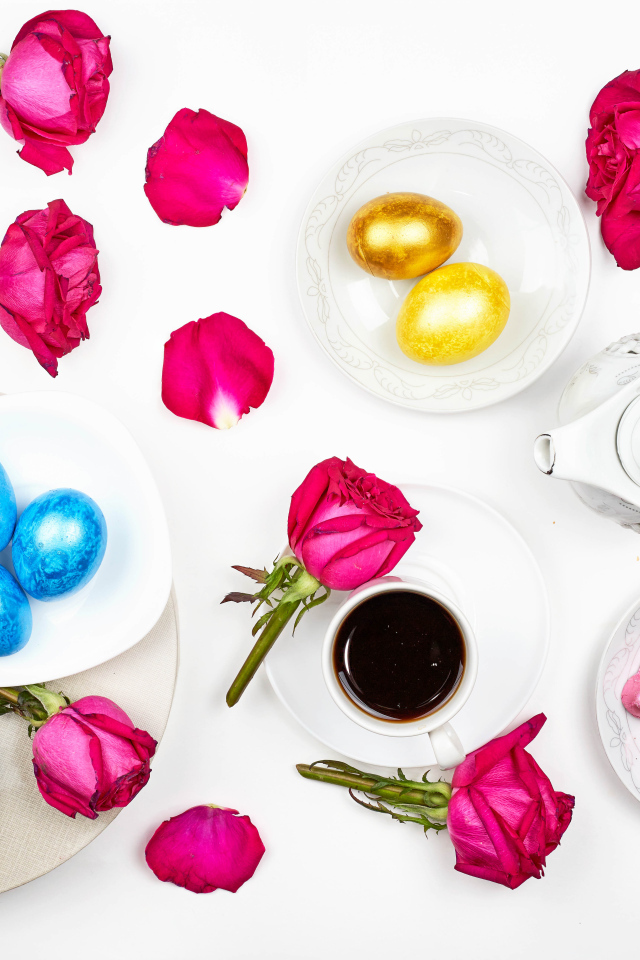 Розы и яйца на святой праздник Пасха