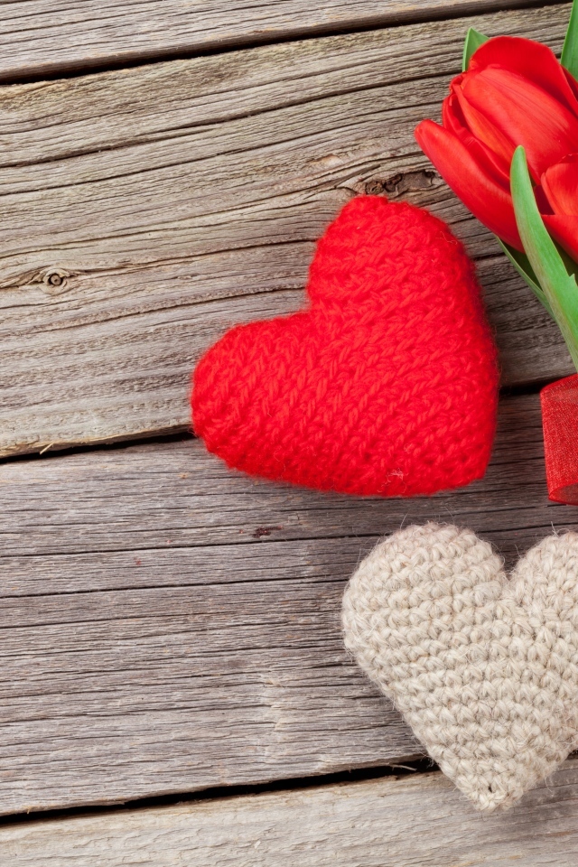 Букет тюльпанов и два сердца для любимой на 8 марта