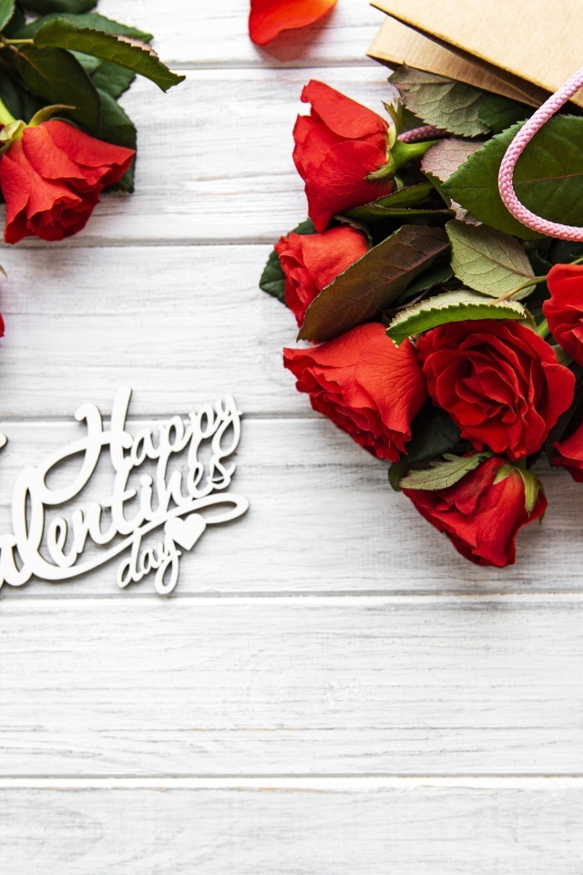 Много красных роз для любимой на 14 февраля