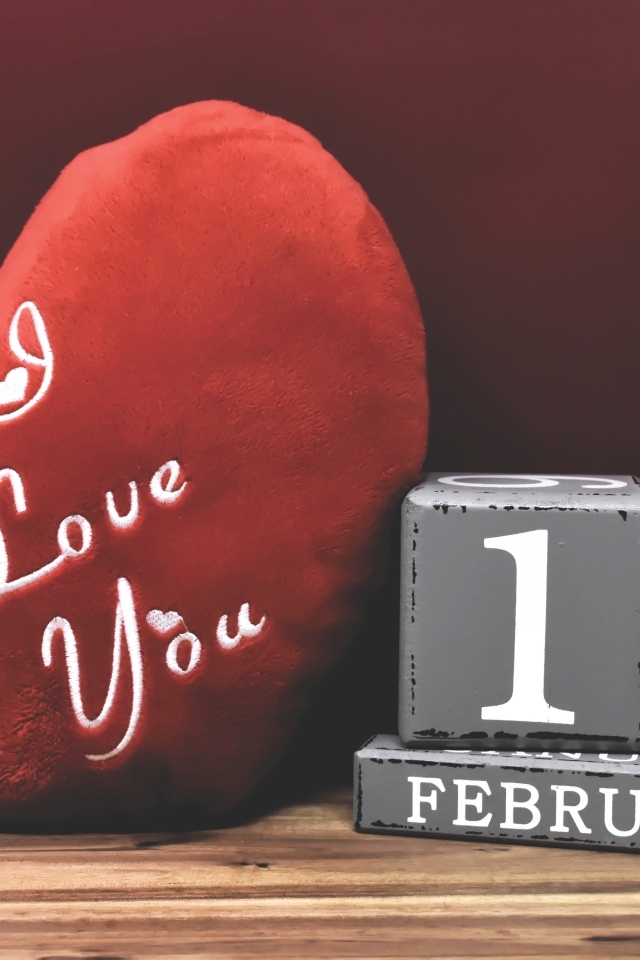Большое красное сердце и кубики на 14 февраля