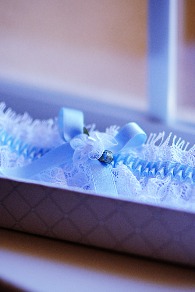 Голубая подвязка невесты