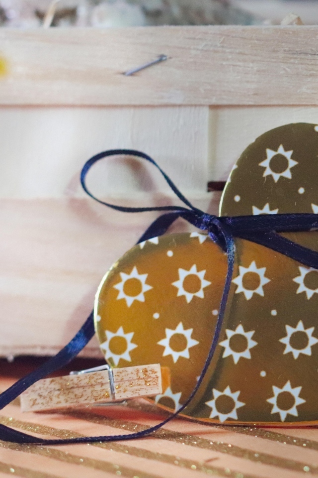 Больше сердце с деревянным ящиком