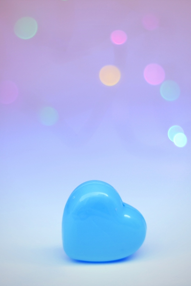 Голубое пластиковое сердце 
