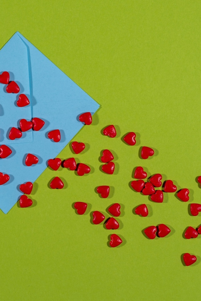 Маленькие сердечки с голубым конвертом