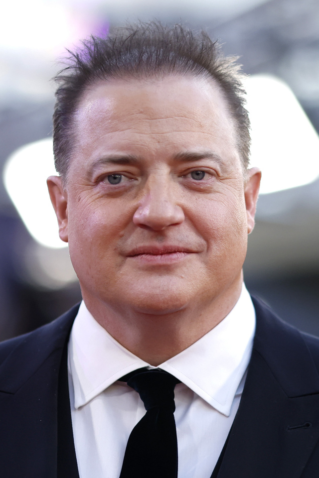 Актер Брендан Фрейзер в костюме