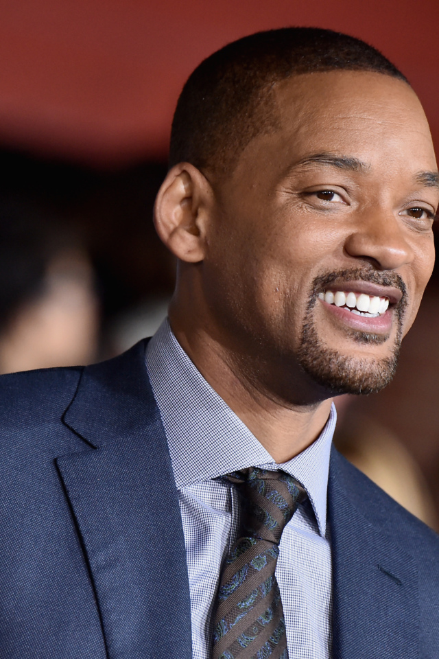 Улыбающийся актер Уилл Смит в костюме