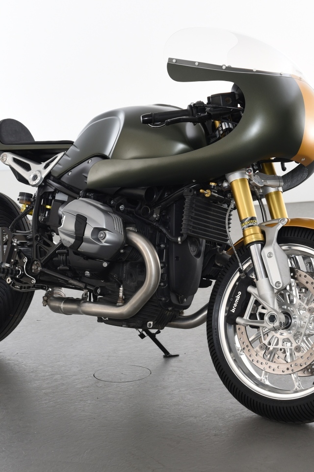 Большой черный мотоцикл  BMW