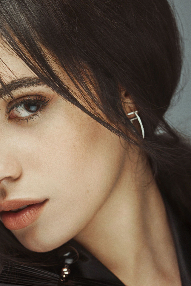 Кареглазая брюнетка певица Камила Кабельо