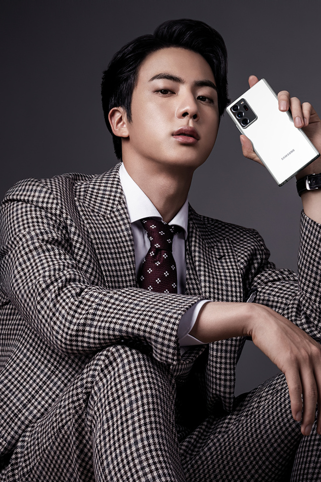 Участник группы BTS Jin
