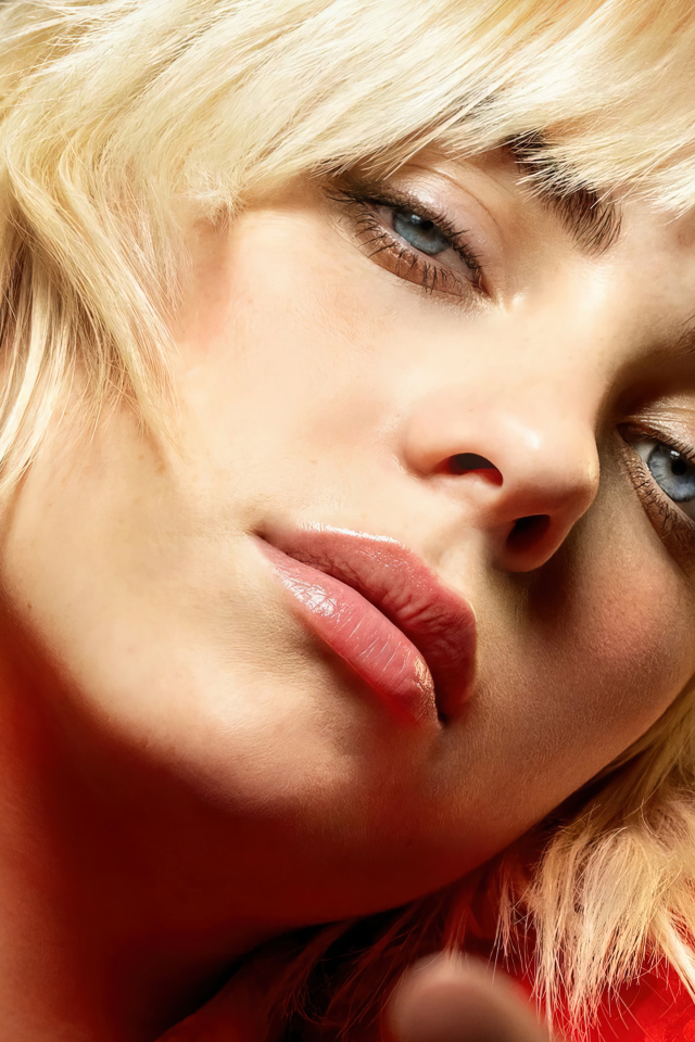 Лицо певицы Билли Айлиш крупным планом