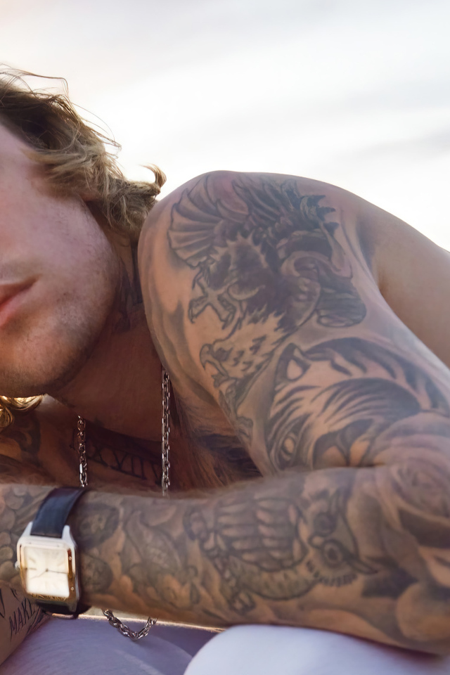 Певец Джастин Бибер с татуировками на теле