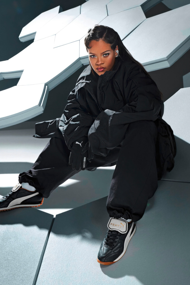 Singer Rihanna in a black tracksuit