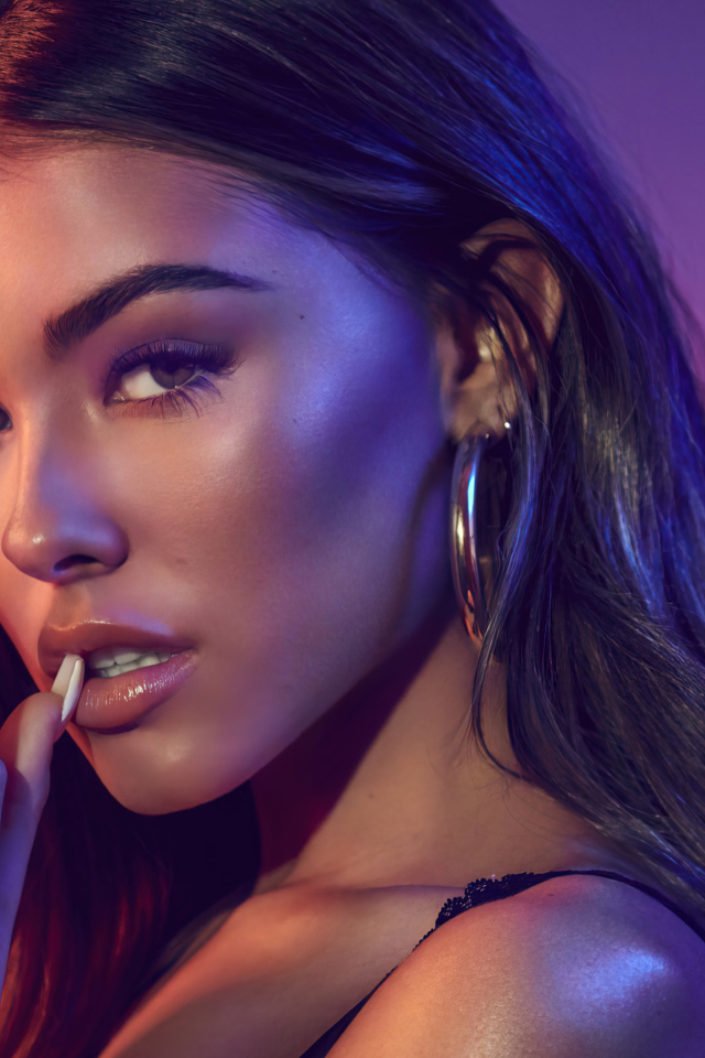 Стильная певица Мэдисон Бир