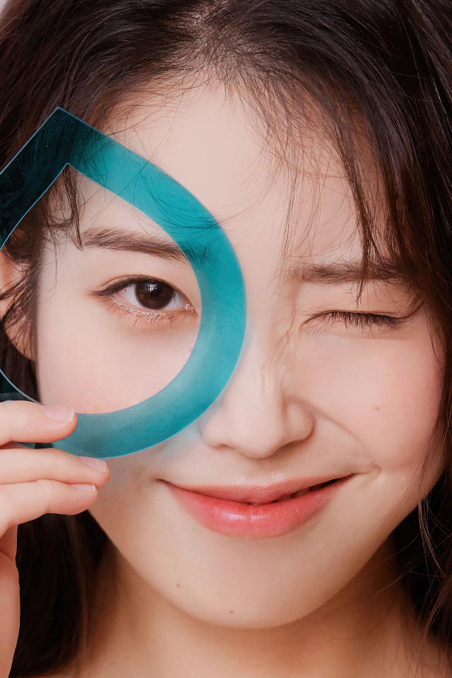 Милая девушка южнокорейская певица IU