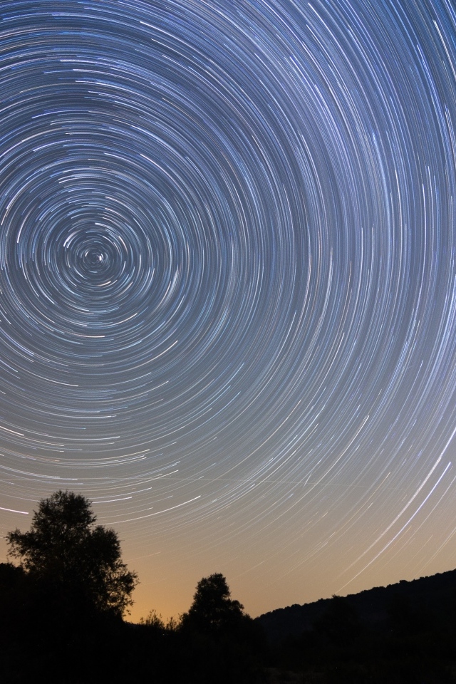 Круги из звезд в ночном небе