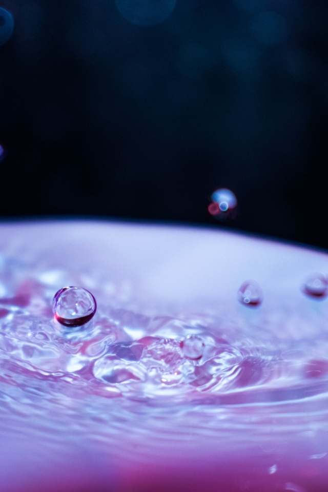 Капли воды повисли в воздухе