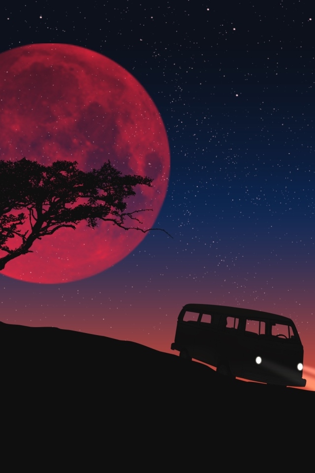 Красная луна освещает дорогу и одинокое дерево