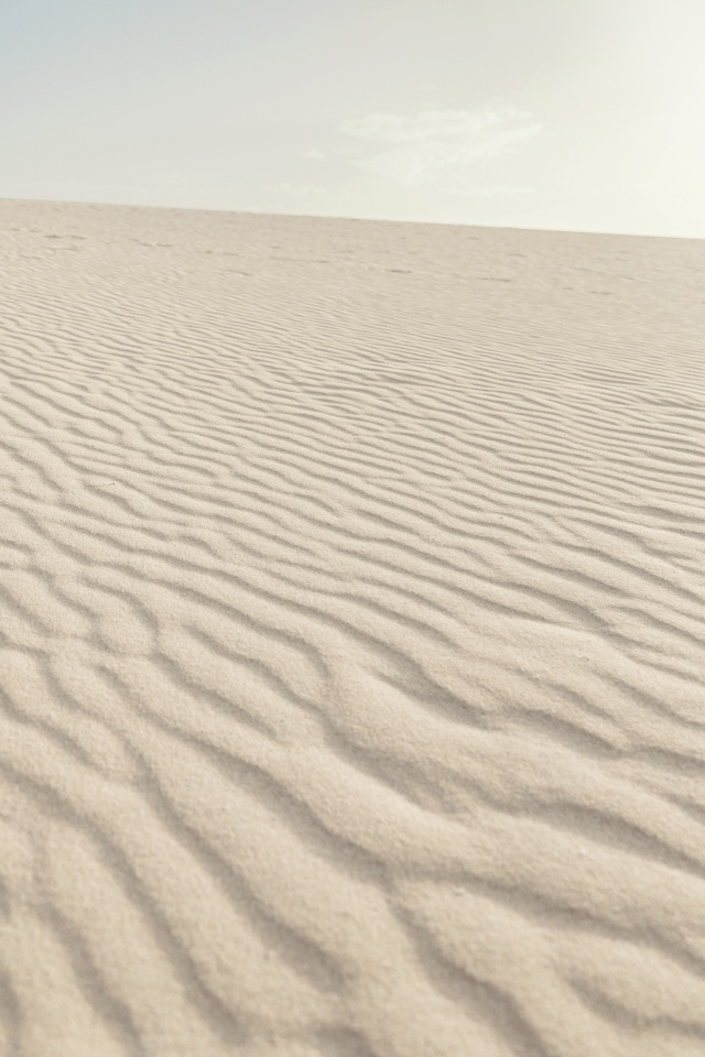 Волны на горячем песке в пустыне