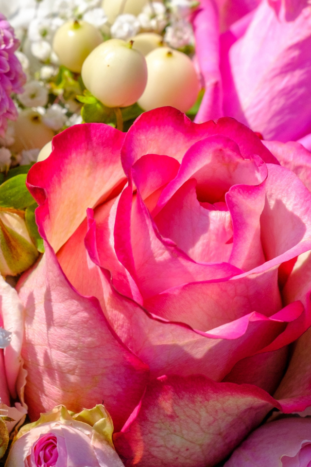 Букет красивых разных розовых цветов