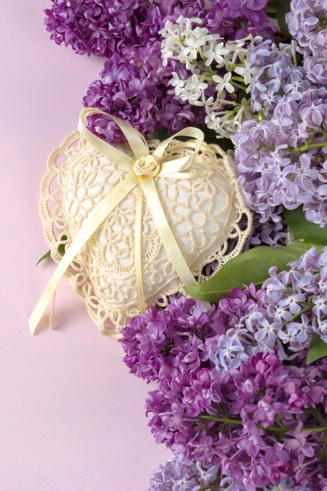 Букет сирени с сердцем