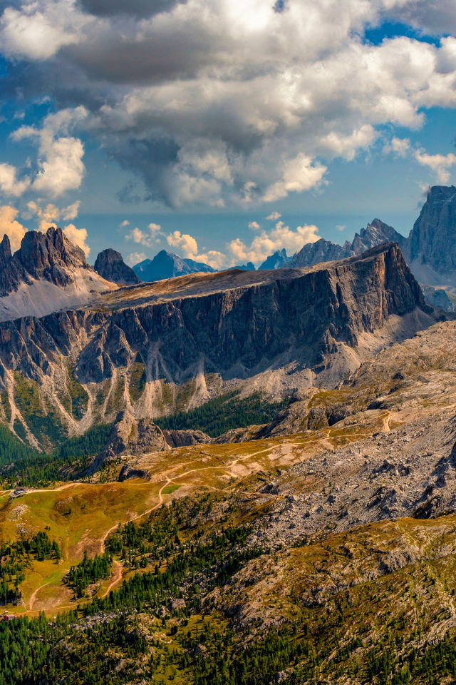 Красивые облака над итальянскими Альпами