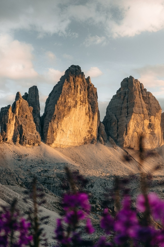 Красивый вид на доломитовые скалы