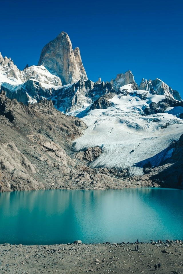 Вид на вершины Фицрой в лучах солнца