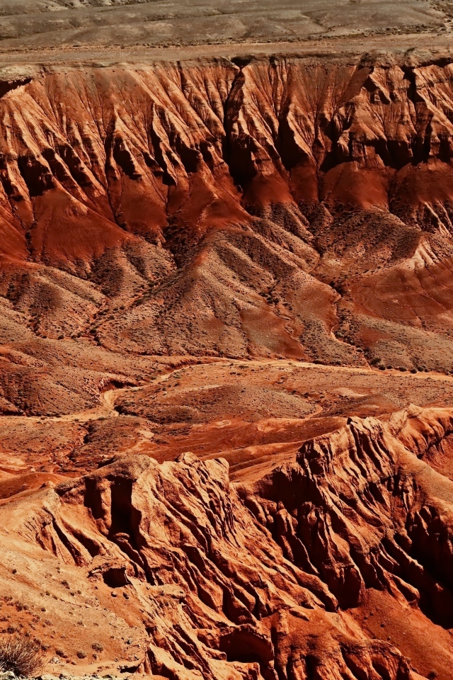 Вид на глубокий каньон сверху