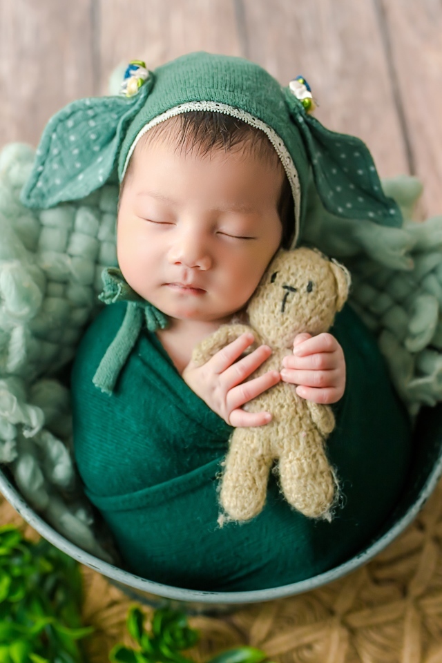 Красивый костюм на новорожденном ребенке