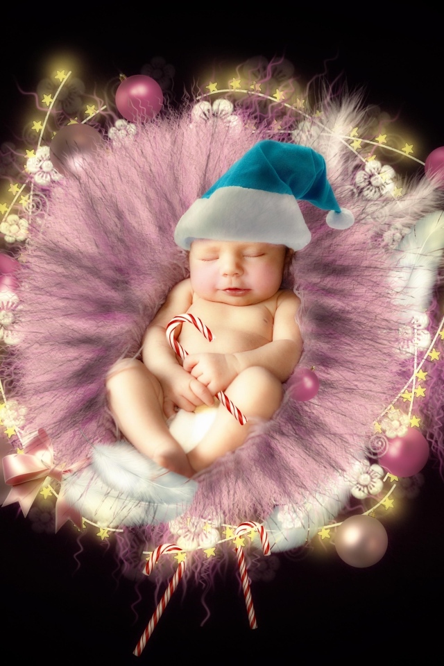 Красивый новорожденный ребенок в колыбели на черном фоне