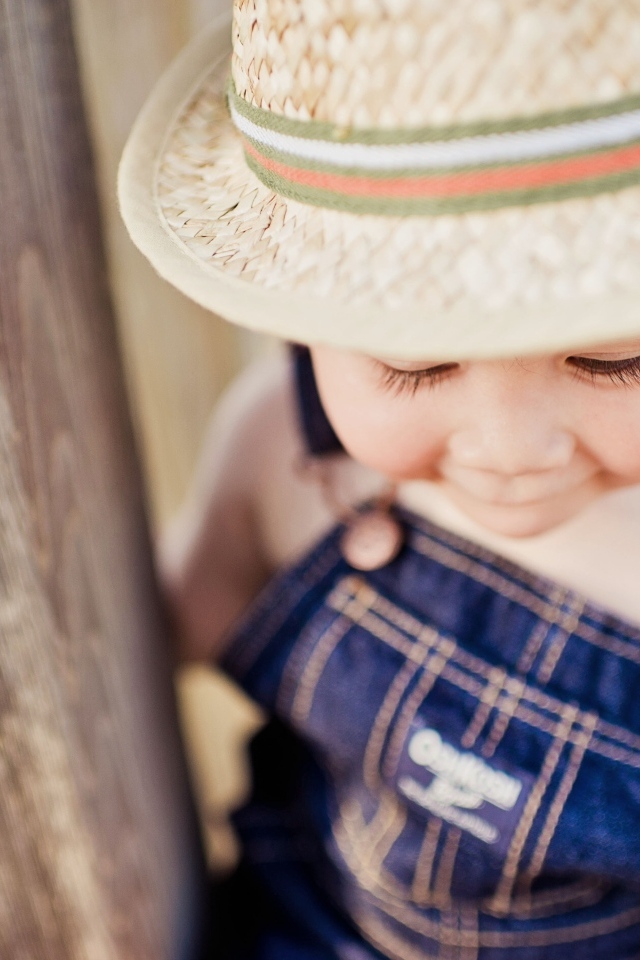 Мальчик в соломенной шляпе