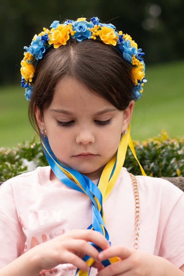 Маленькая девочка украинка в венке