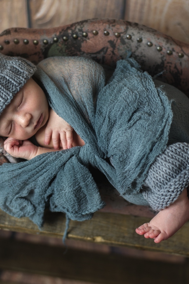 Фотосессия новорожденного ребенка в костюме