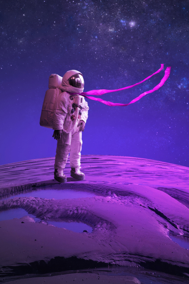 Астронавт стоит на поверхности планеты