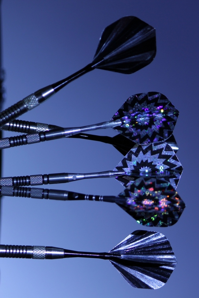 Мишень для игры в дартс с дротиками