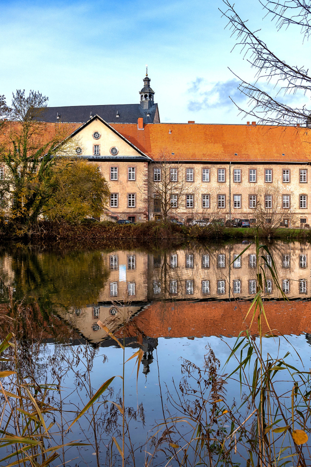 Большой дом у старого озера, Германия