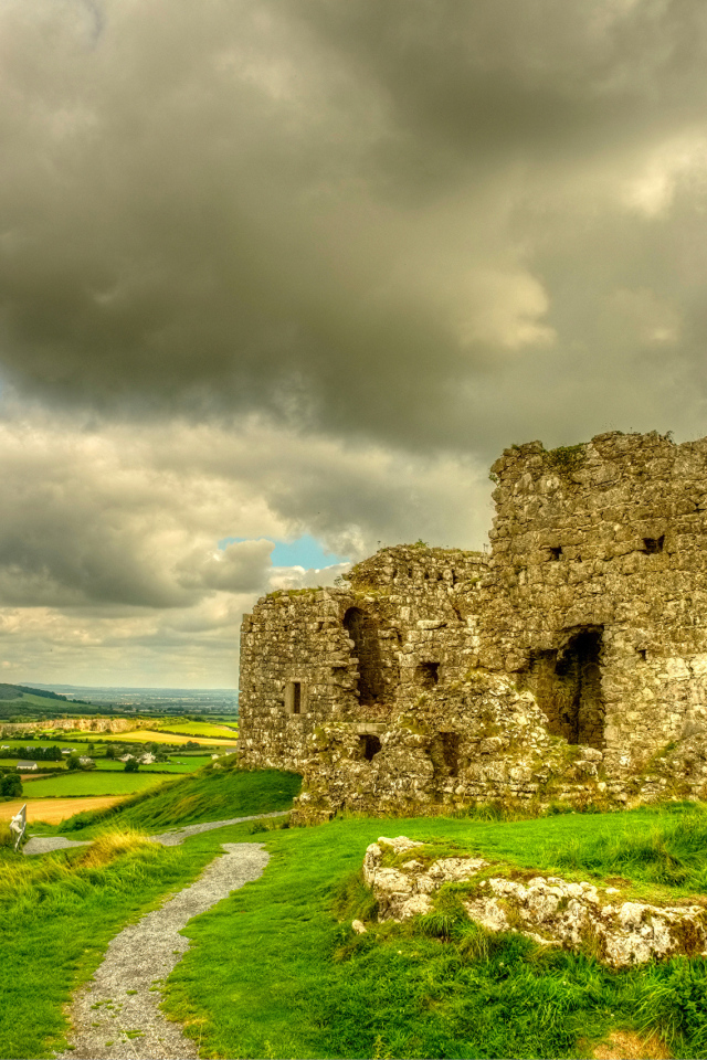 Развалины замка Дунамаз, Ирландия