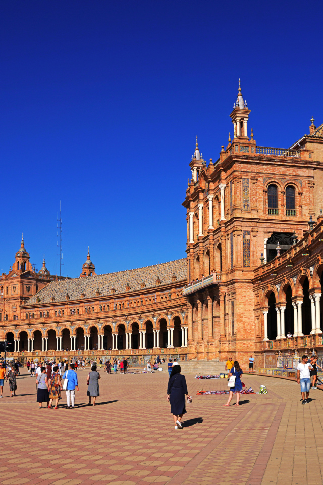 Городская площадь  в городе Севилья, Испания