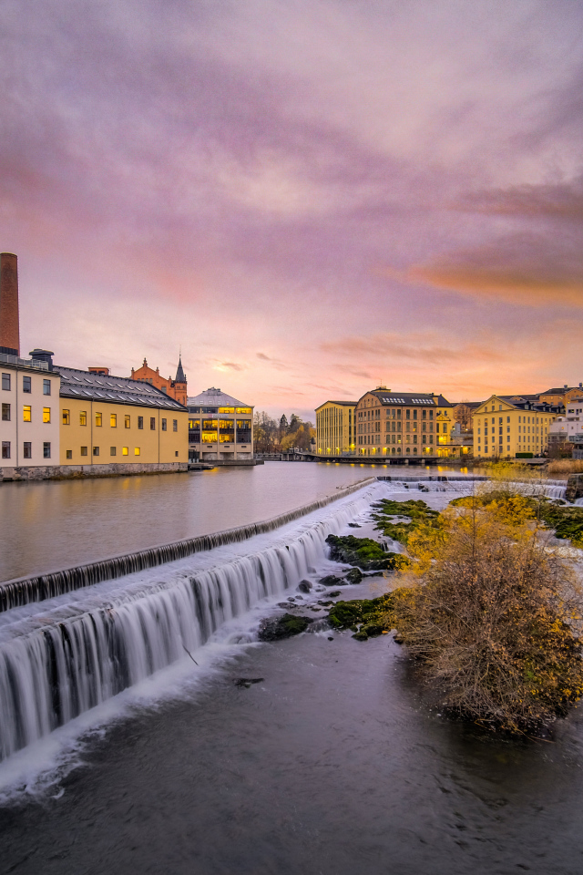 Дома у реки в городе Норрчёпинг, Швеция