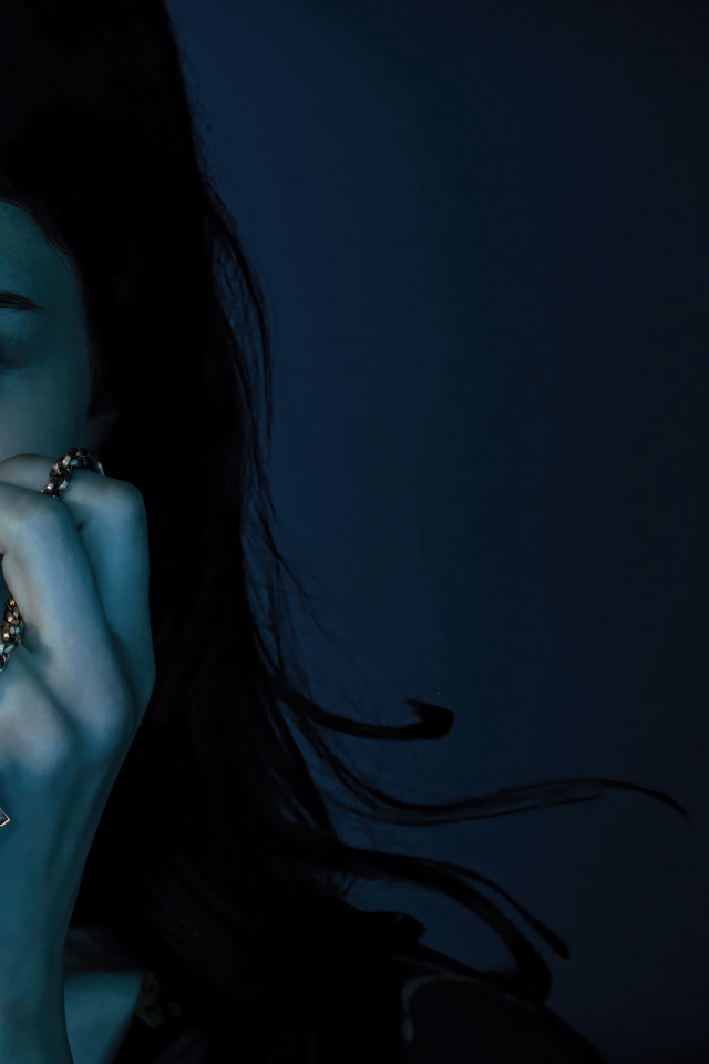 Красивые голубые глаза у актрисы Александры Даддарио