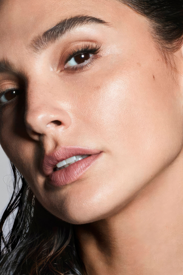 Актриса Галь Гадот лицо крупным планом