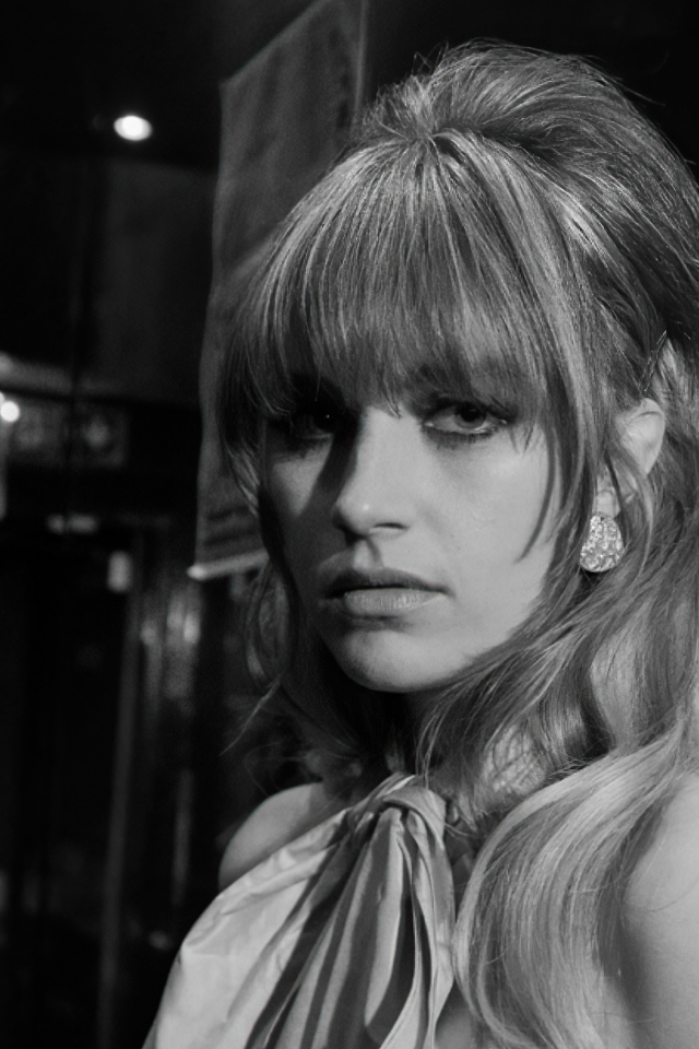 Актриса Нелл Тайгер Фри черно -белое фото