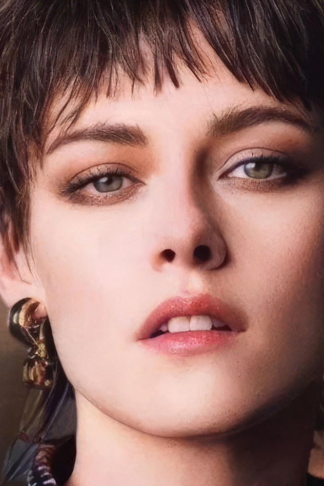 Американская актриса Кристен Стюарт с короткой стрижкой